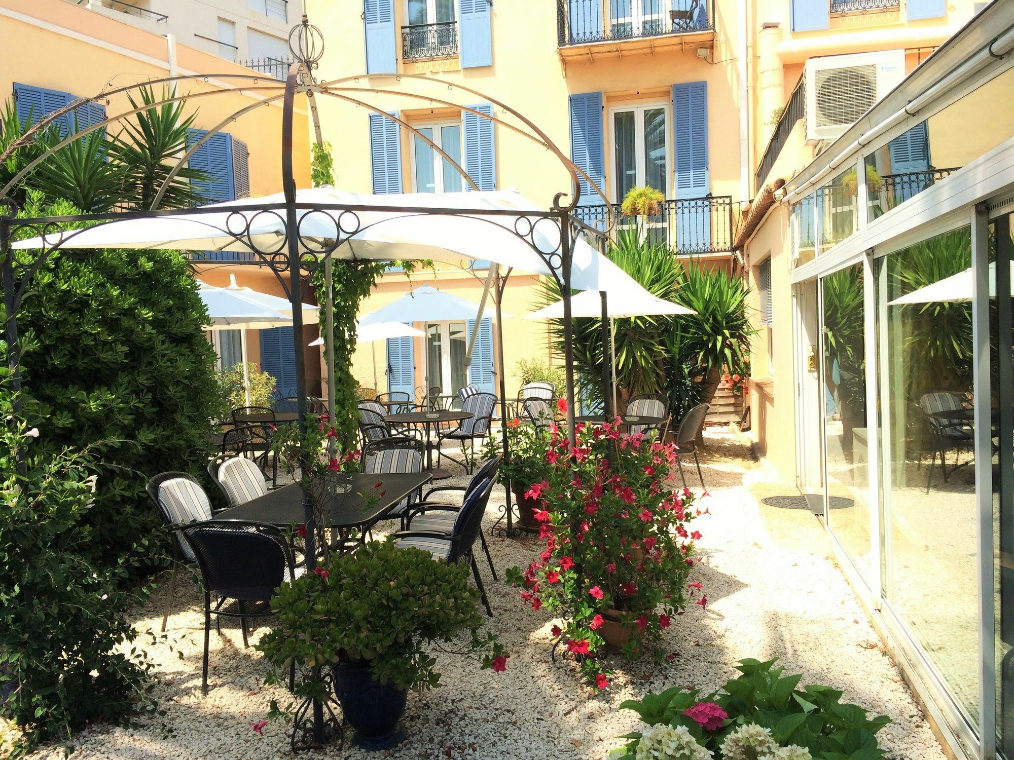 Hotel L'Olivier - Piscine & Parking Cannes Exterior foto