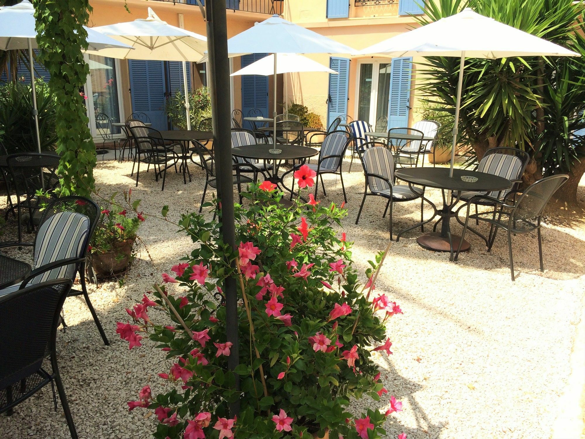 Hotel L'Olivier - Piscine & Parking Cannes Exterior foto