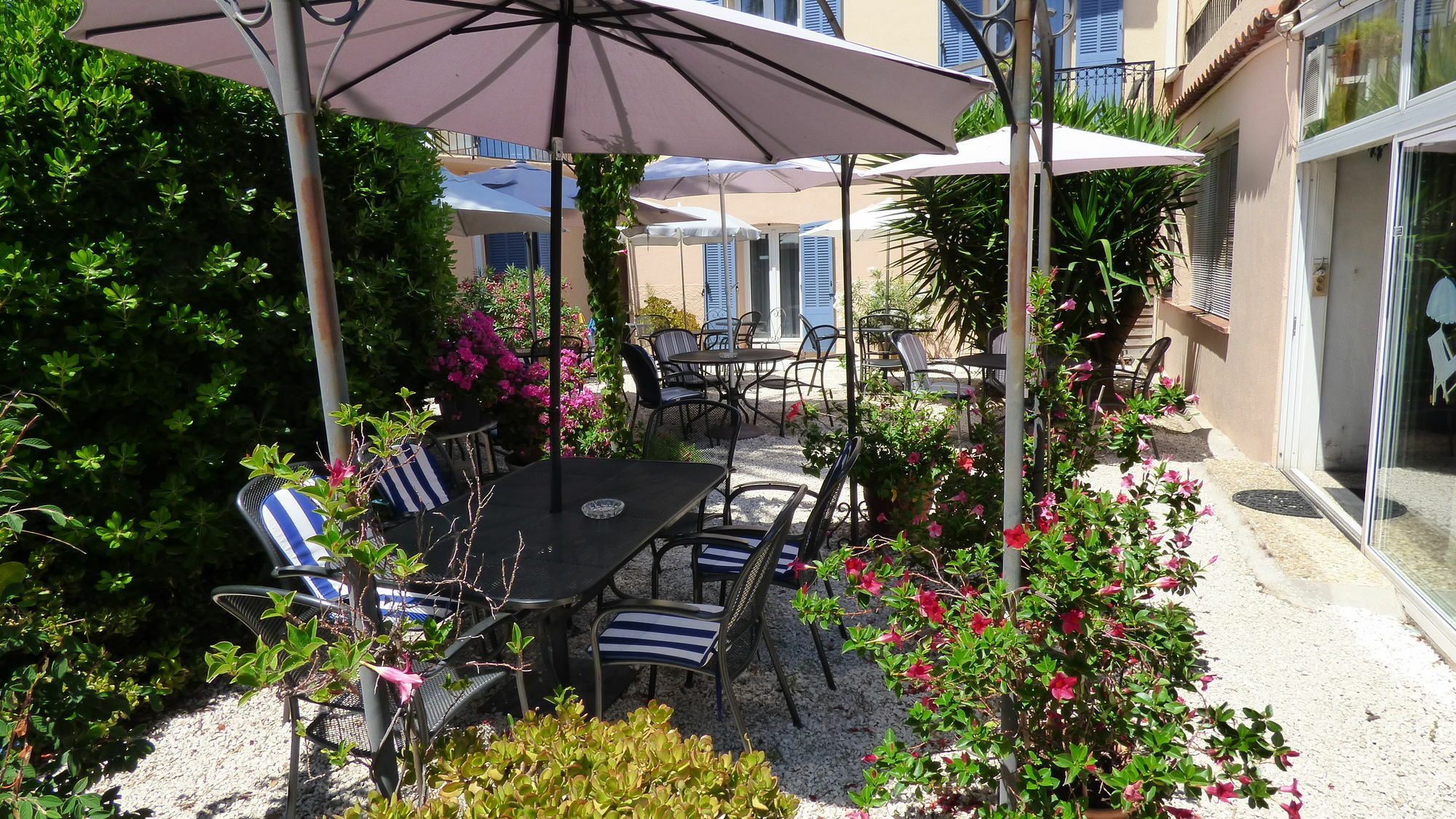 Hotel L'Olivier - Piscine & Parking Cannes Exterior foto
