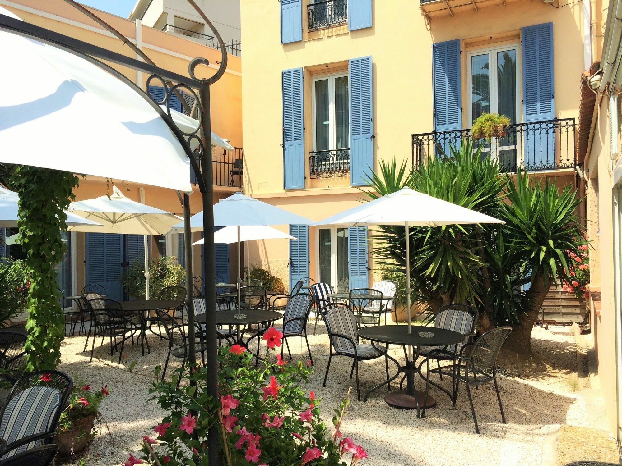Hotel L'Olivier - Piscine & Parking Cannes Exterior foto