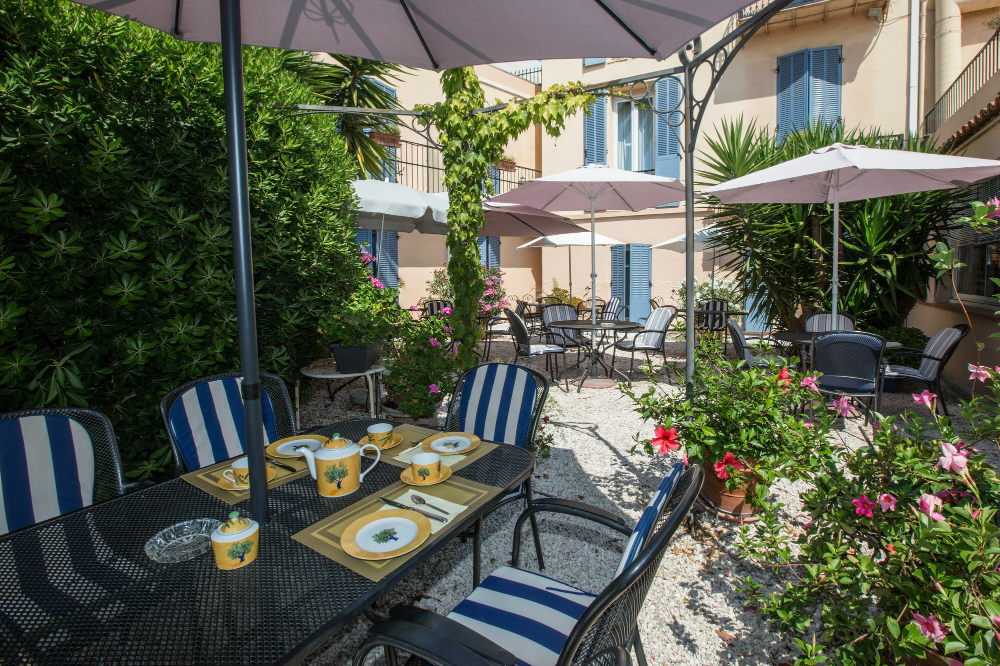 Hotel L'Olivier - Piscine & Parking Cannes Exterior foto