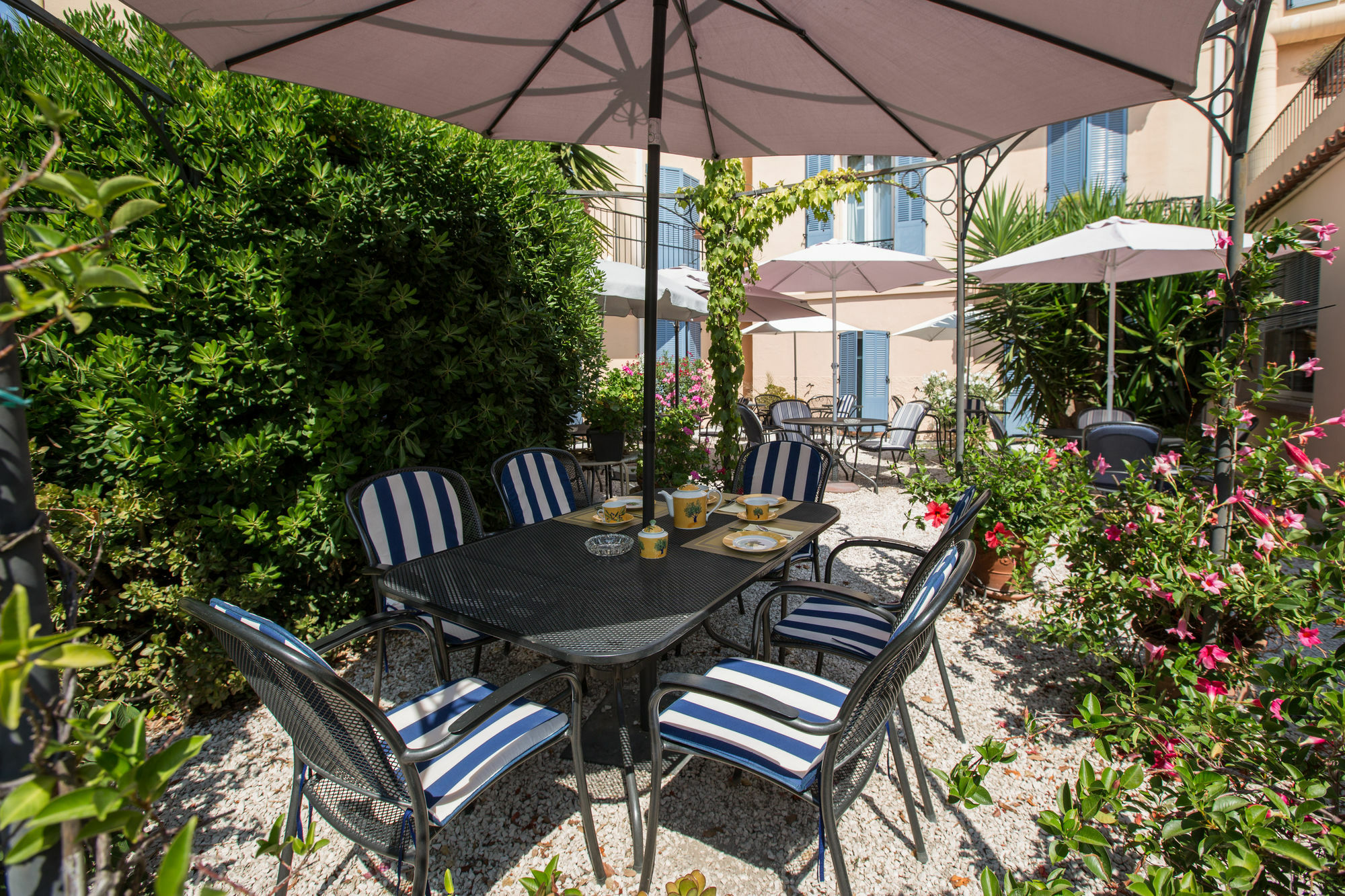 Hotel L'Olivier - Piscine & Parking Cannes Exterior foto