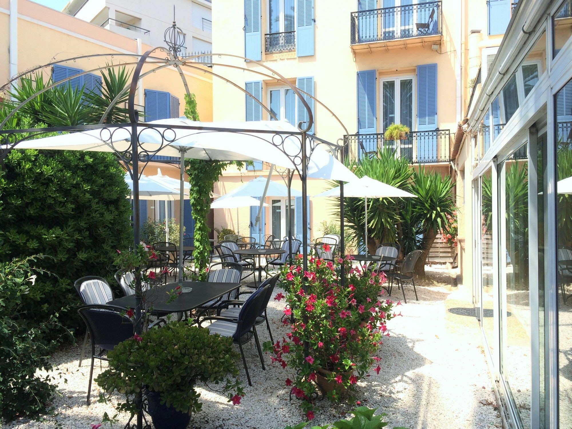 Hotel L'Olivier - Piscine & Parking Cannes Exterior foto