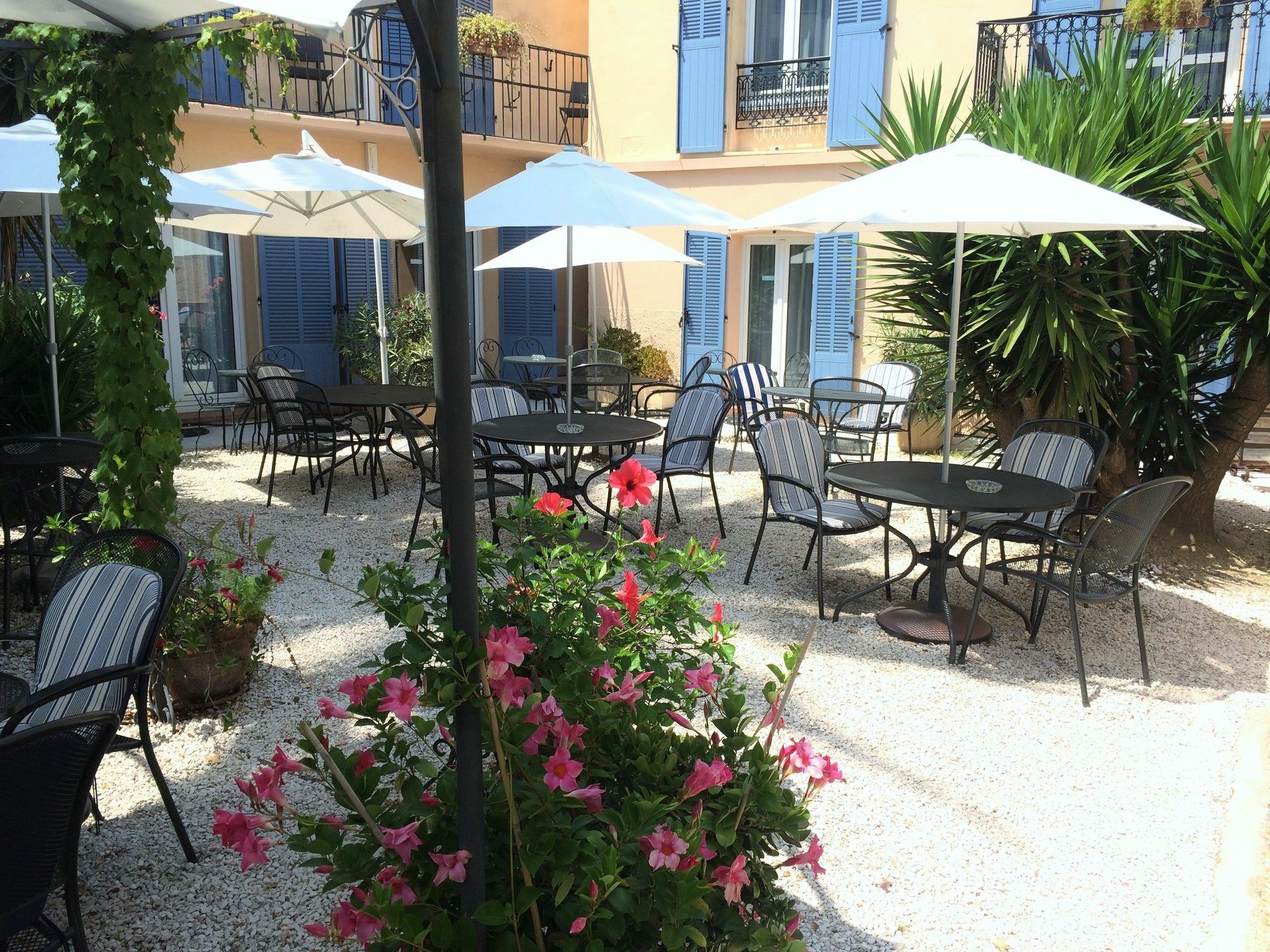 Hotel L'Olivier - Piscine & Parking Cannes Exterior foto